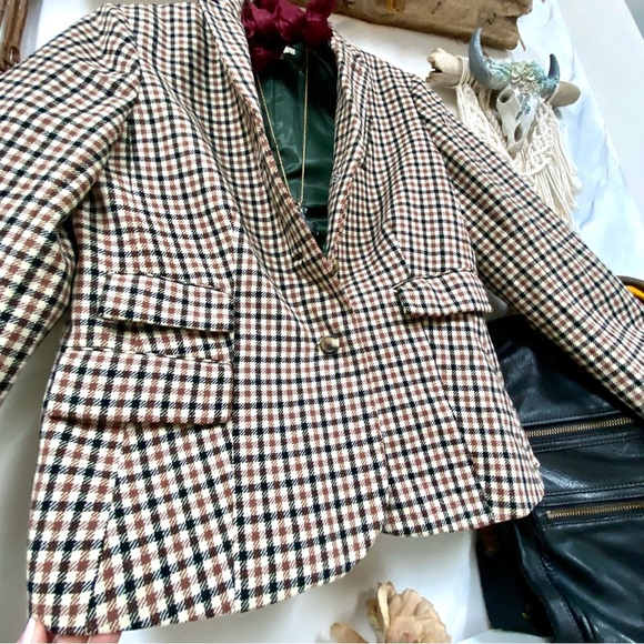 UPCYCLED patchwork detailing Wool boho blazer w equestrian cabin vibe - Picture 9 of 16